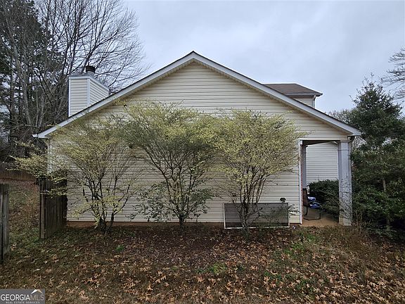 3rd image of 1558 Silver Ridge Dr