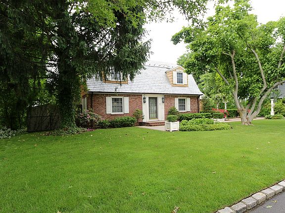 4th image of 7 Boxwood Ln