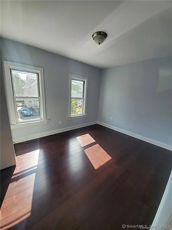 Cozy 1BR to share with In-Unit Laundry and Modern Kitchen — Photo 1