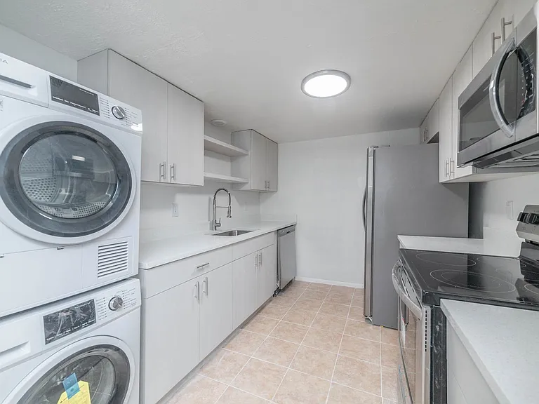 Camelot Apartments — Photo 89