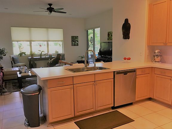 5th image of 360 Montclaire Dr