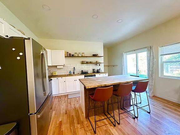 3rd image of 404 S Van Buren St #7