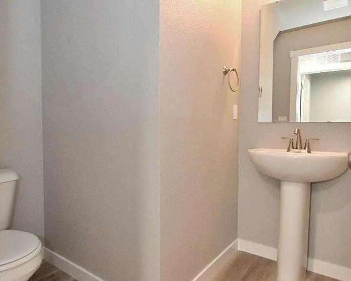 2130 N Morello Ave — Photo 23