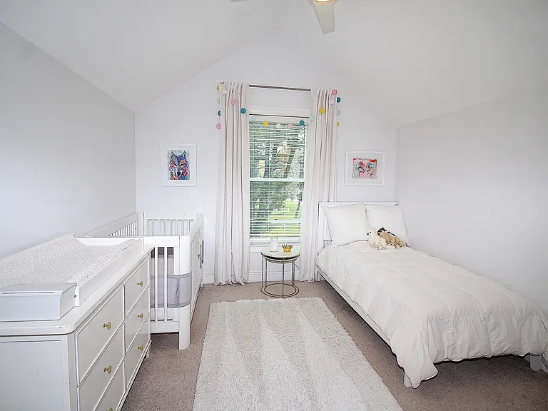 114 Richard St — Photo 15