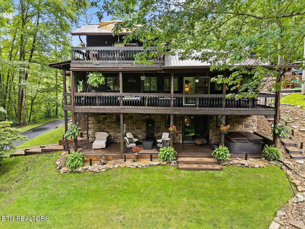 573 Hilltop Dr, Jacksboro, TN 37757 | Zillow