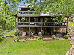 573 Hilltop Dr, Jacksboro, TN 37757