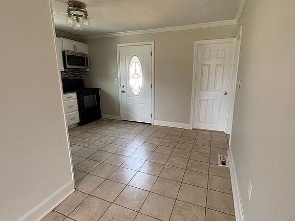 4th image of 2465 Griffith Rd