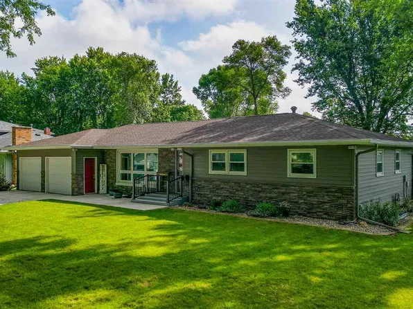 1323 S Galbraith St, Blue Earth, MN 56013