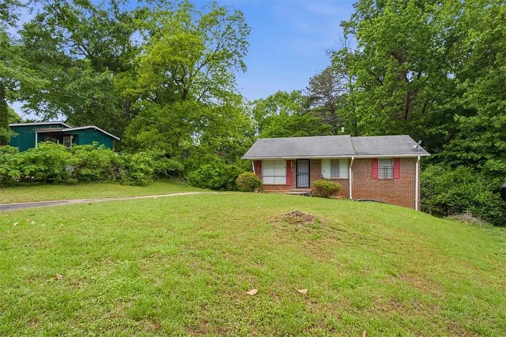 3 bed, 1.0 bath, 950 sqft, $1,650 — Photo 3
