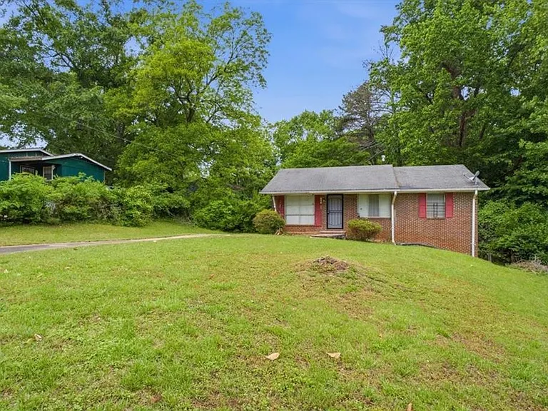 1947 Grange Dr SE — Photo 3