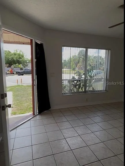 945 Bryan Ct — Photo 3