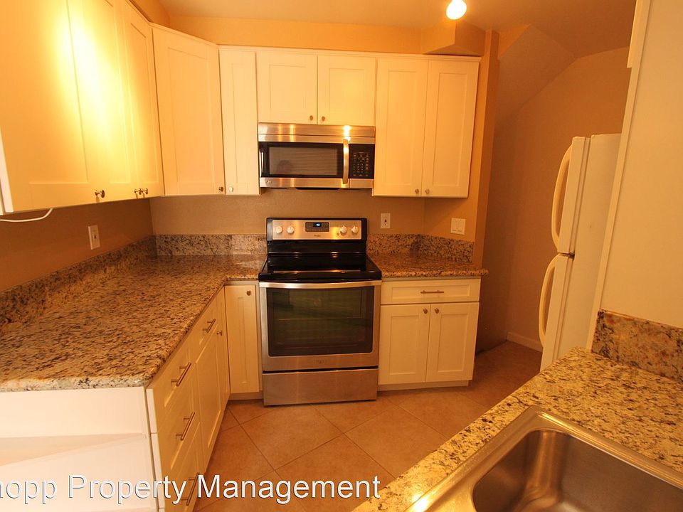1st image of 3970 Voltaire St