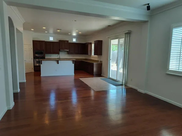 7200 Elvora Way, Elk Grove, CA 95757