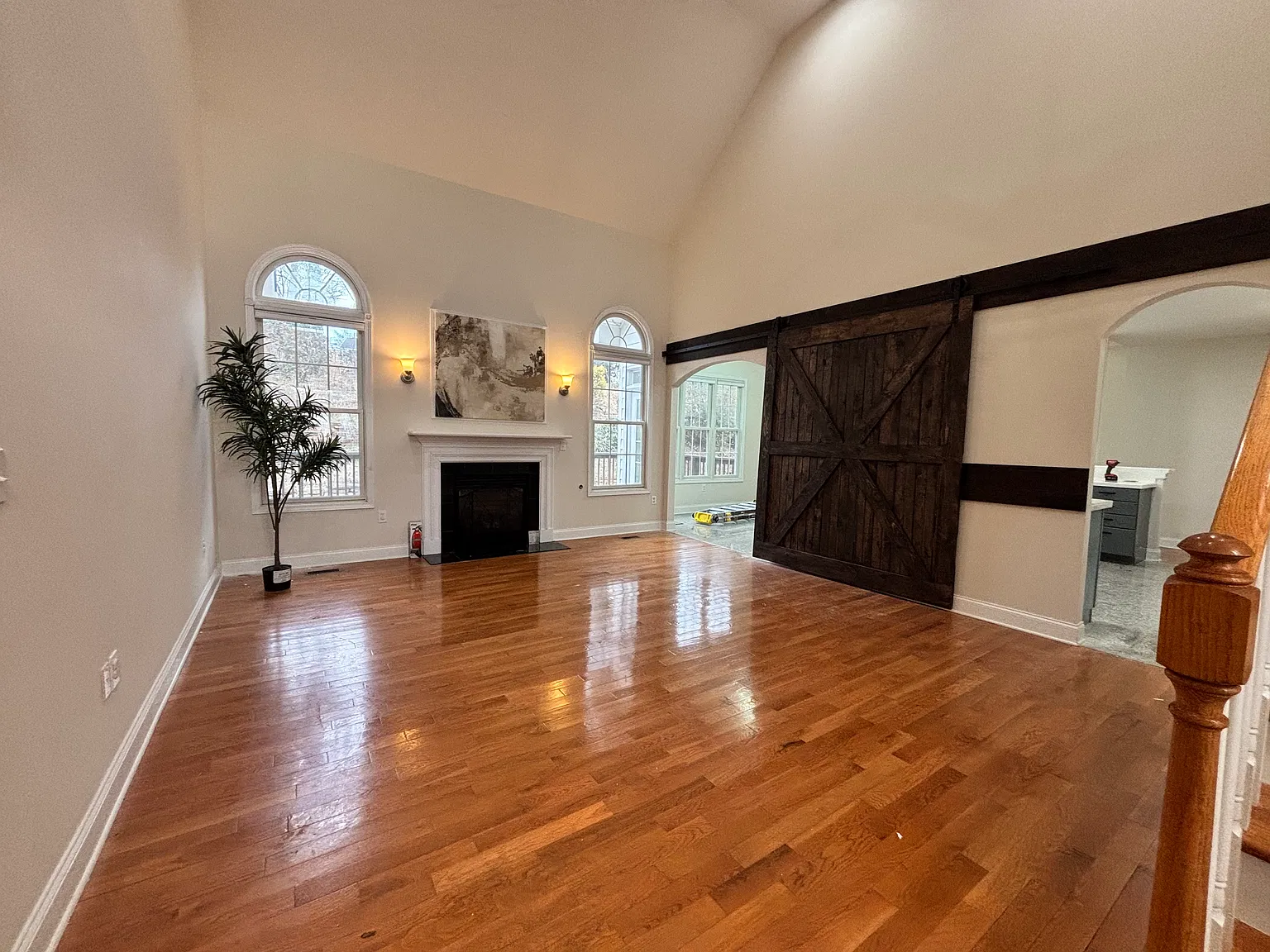 5 bed, 3.5 bath, 3103 sqft, $4,250 — Photo 2