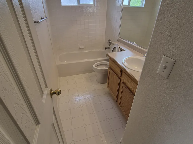 427 Hudson Ct — Photo 21