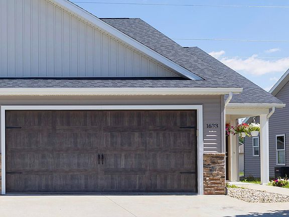 2nd image of 1633 Clover Creek Ln