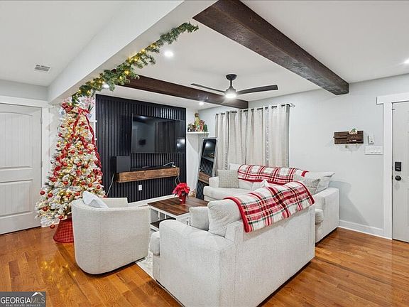 5th image of 203 Holiday Cir