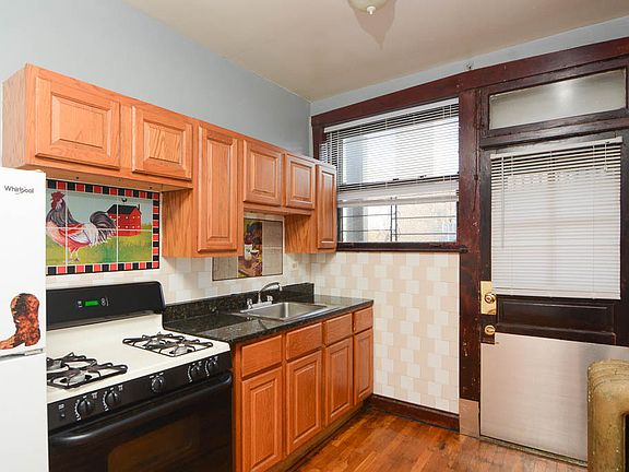 3rd image of 4006 W Cullom Ave APT G3