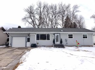 1406 6th Ave SE, Jamestown, ND 58401