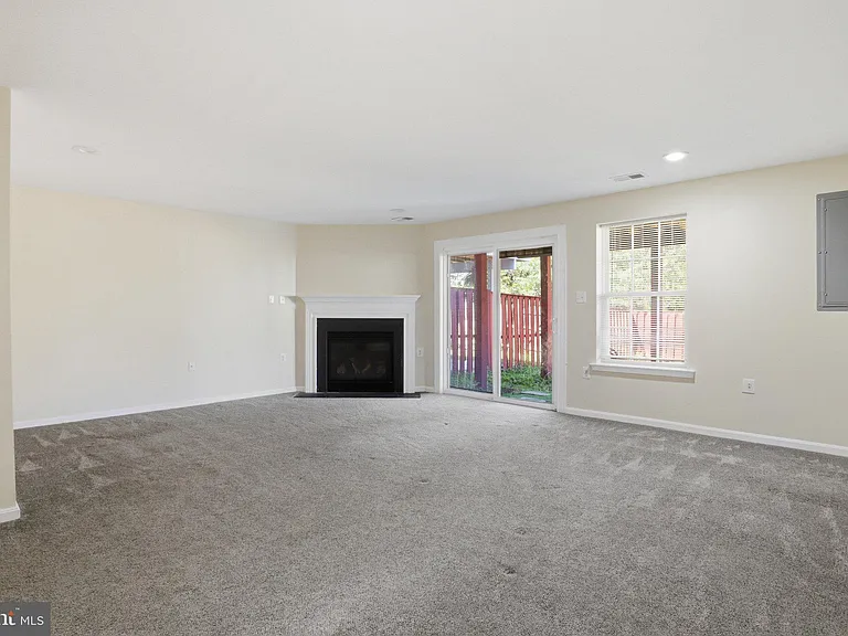915 Buttonwood Ter NE — Photo 38