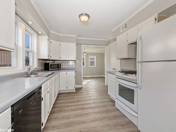 5th image of 5905 W 88th Pl