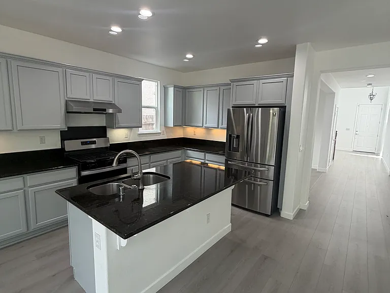 109 Cropton Ct — Photo 6