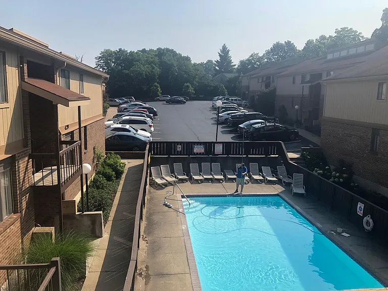 Grandin Club Apartments — Photo 16