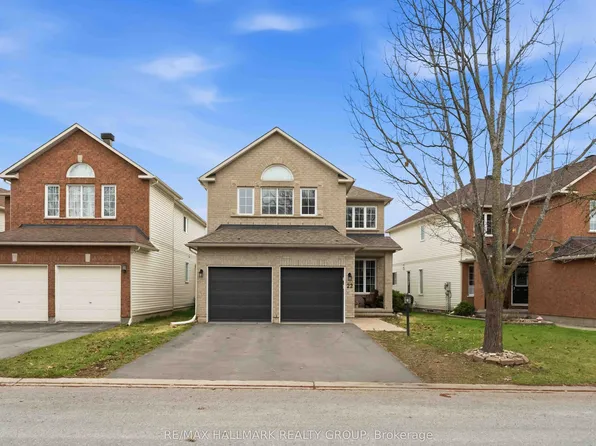 22 Oak Grove St, Ottawa, ON K2G 6R4