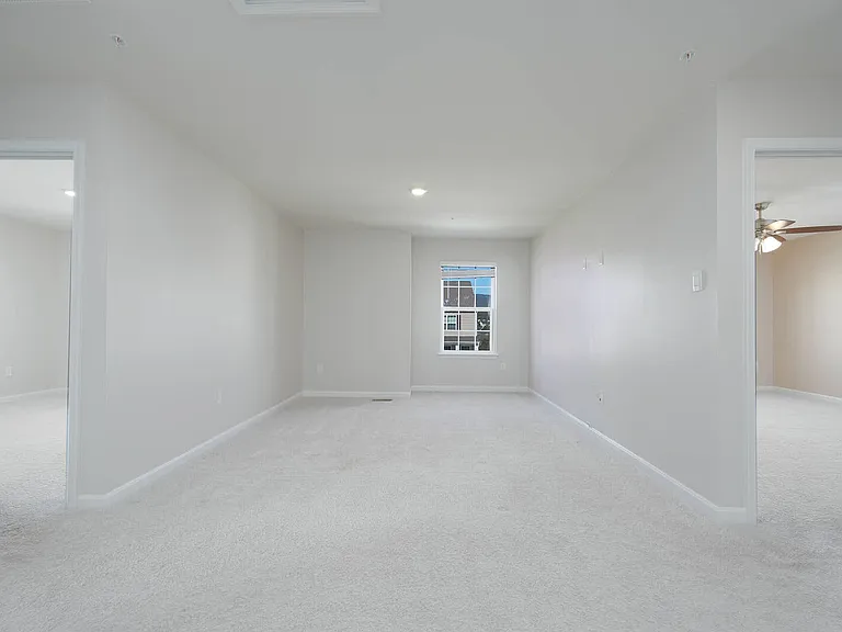 2085 Pomona Way — Photo 9