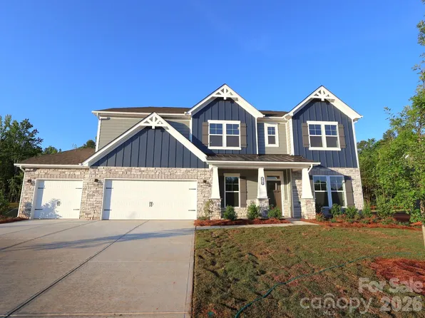 211 Amber Glen Dr, Locust, NC 28217