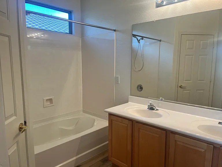 2413 W Lewis And Clark Trl — Photo 14