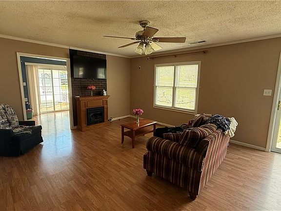 3rd image of 3543 Wall Rd