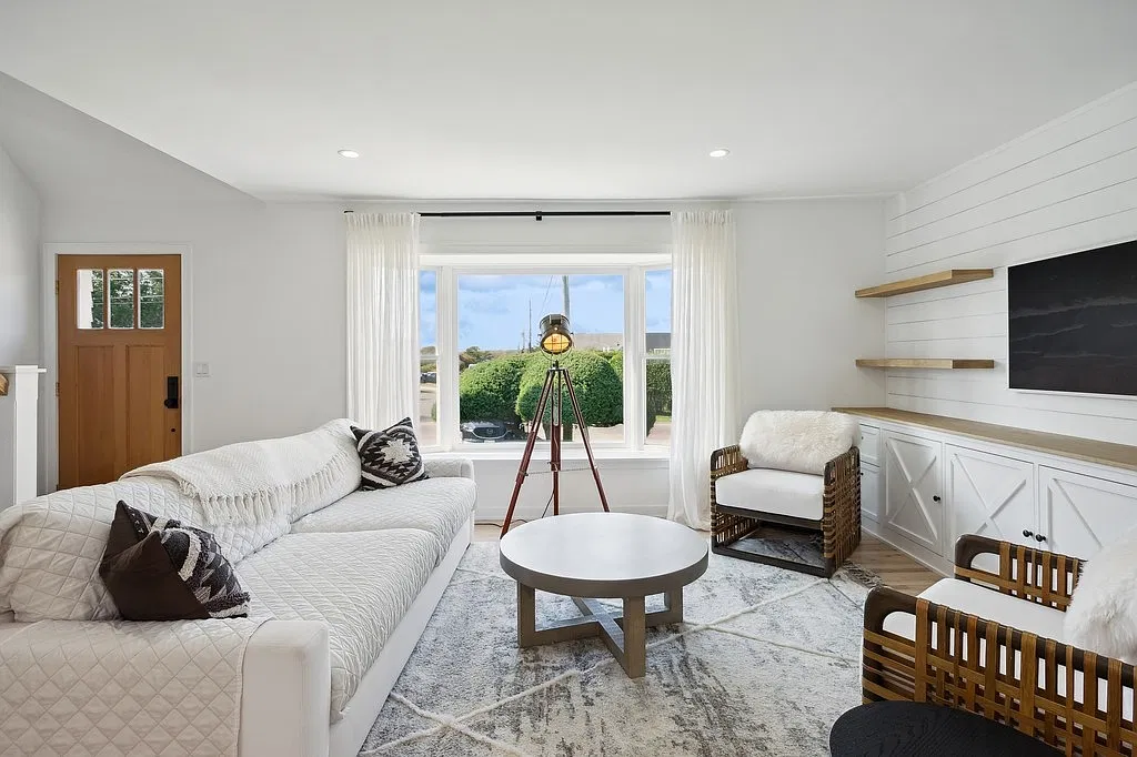 Ditch Plains Beach House — Photo 3