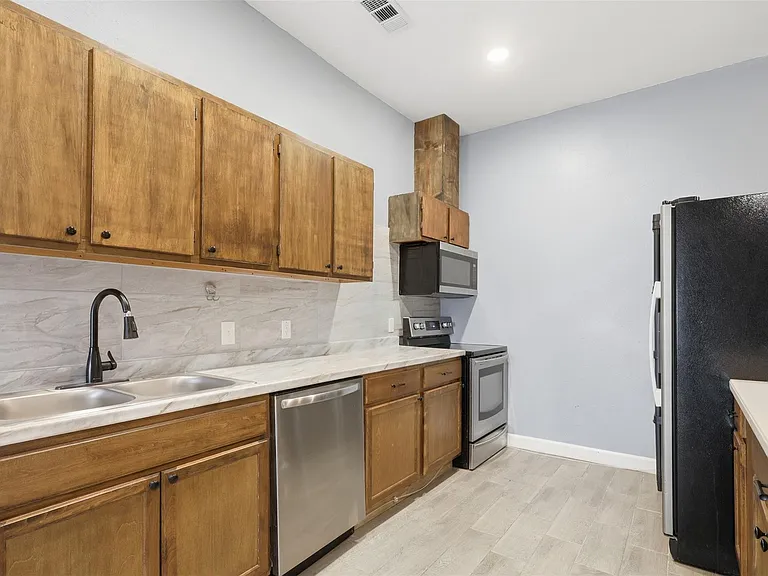 324 Johnson St #B — Photo 6