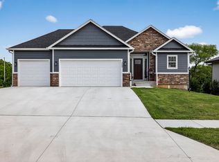 3209 SE Blazing Star Dr, Topeka, KS 66609