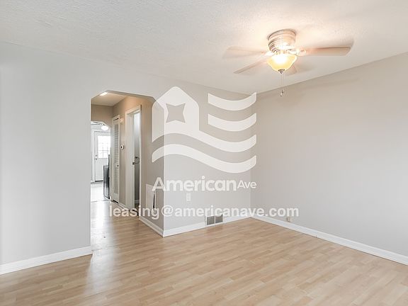 1590905_004_wm_-_living_room_13618824.jpg