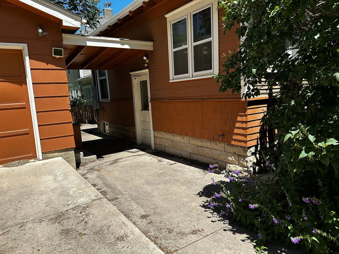 Prime UNC 3 bed House — Photo 1
