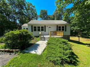 52 E Green Rd, Rock Tavern, NY 12575