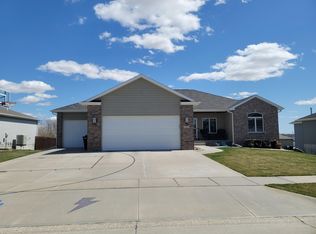 5407 E Ave S, Kearney, NE 68847