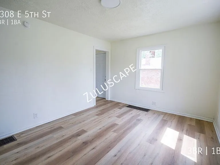 2308 E 5th St — Photo 2