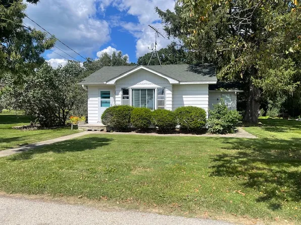 W688 N Bloomfield Rd, Genoa City, WI 53105