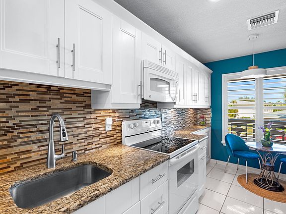 3rd image of 1540 NW 18th Avenue #203