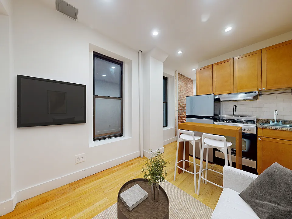 119 E 97th St #2RW