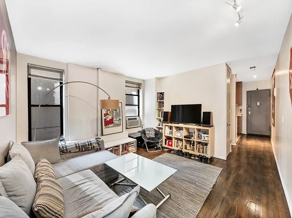 246 E 51st St APT 17, New York, NY 10022