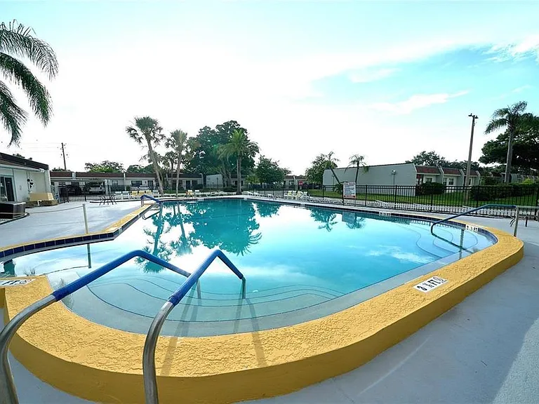 13850 Oakwood Ln — Photo 12