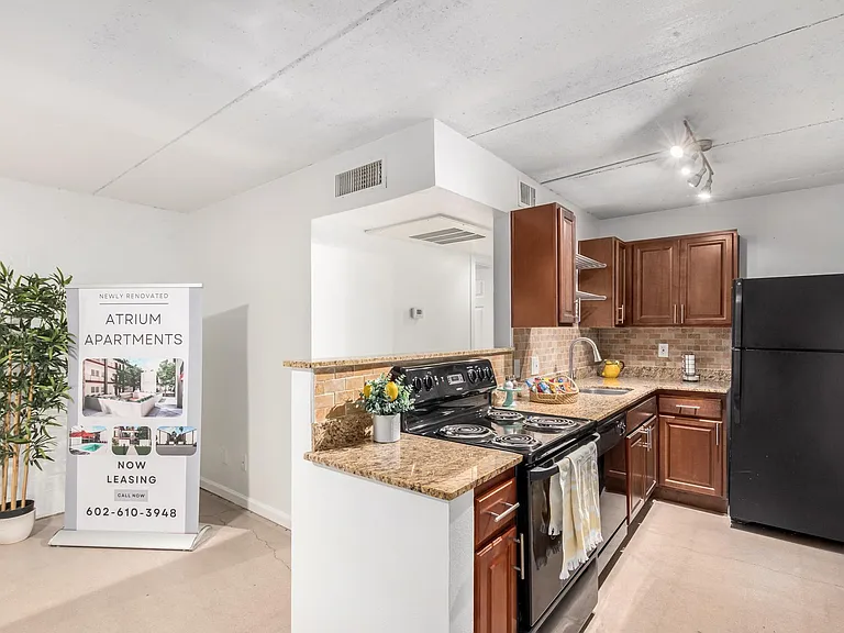 1835 E Don Carlos Ave — Photo 4