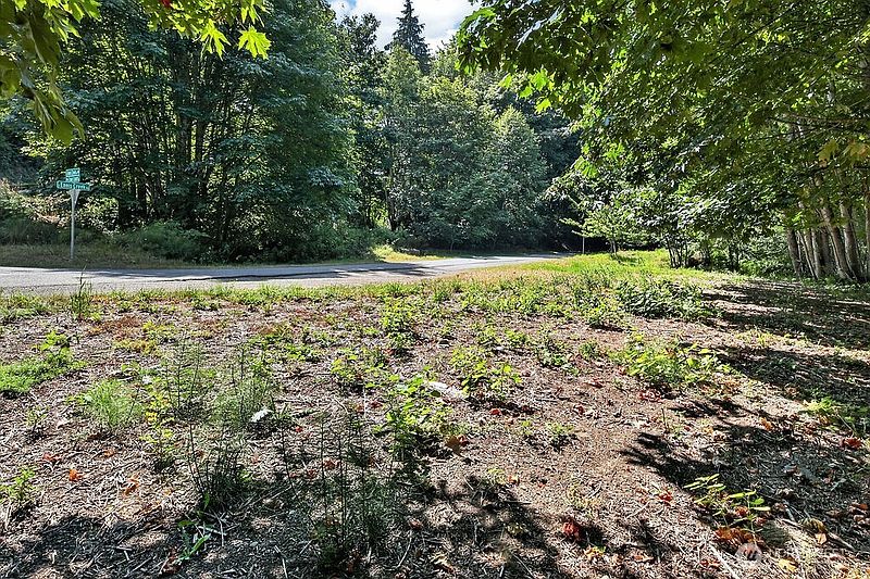 2nd image of 2009 E Ennis Creek Road