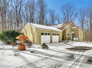 10 Mountain Laurel Ln, Sandy Hook, CT 06482