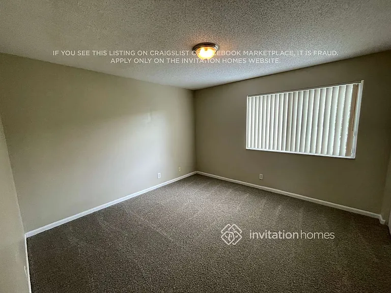 4728 SW 13th Pl — Photo 15