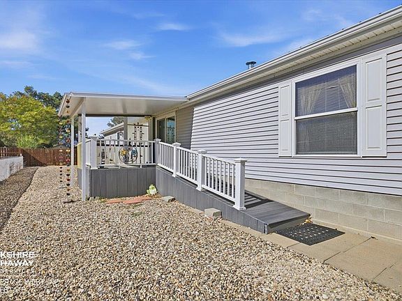 4th image of 209 & 207 C St